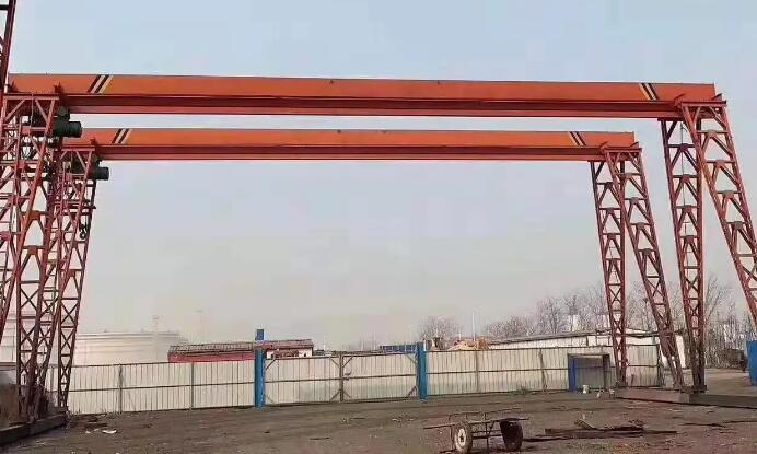 龍門吊設(shè)備電動機的絕緣層構(gòu)造，是根據(jù)電流量尺寸或是工作電壓多少明確?